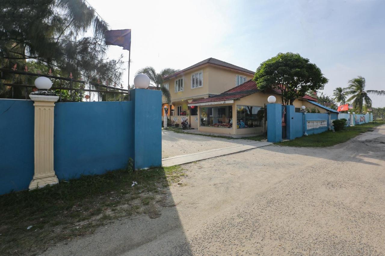 Oyo 8966 Dee Wana Resort 1 Pasir Puteh Exterior photo