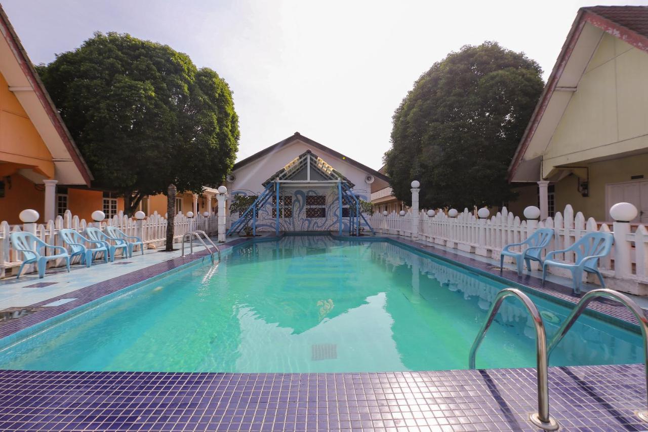 Oyo 8966 Dee Wana Resort 1 Pasir Puteh Exterior photo