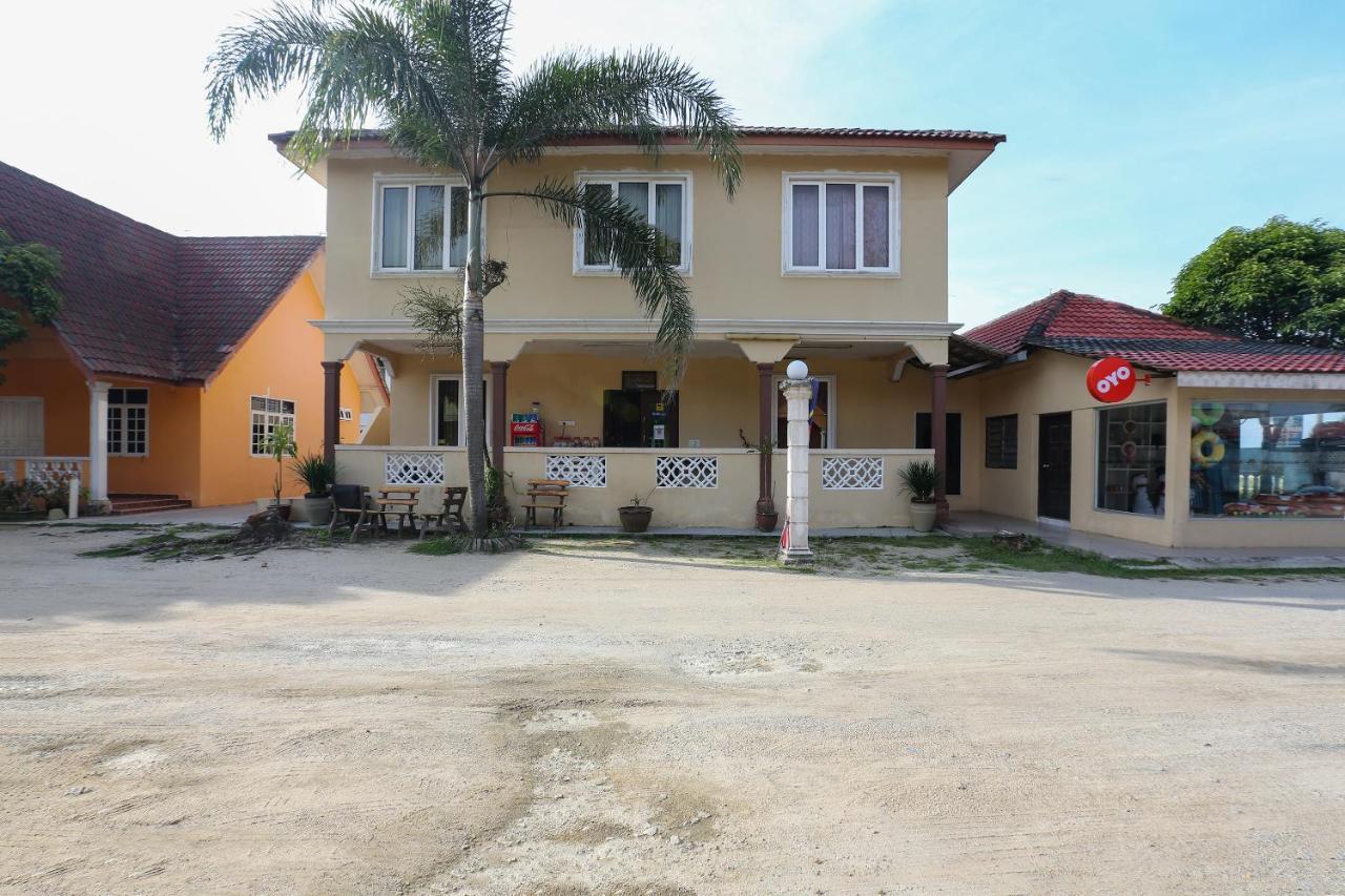 Oyo 8966 Dee Wana Resort 1 Pasir Puteh Exterior photo